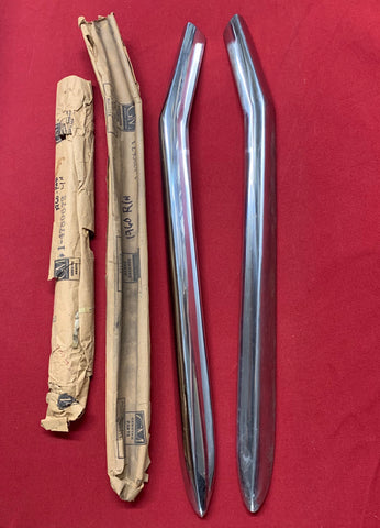 1960 NOS CHEVROLET PAIR OF PASSENGER CAR REAR TRUNK MOLDINGS