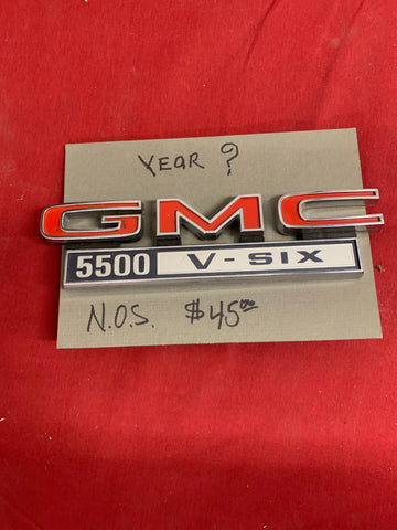 GMC NOS 5500 V-SIX EMBLEM