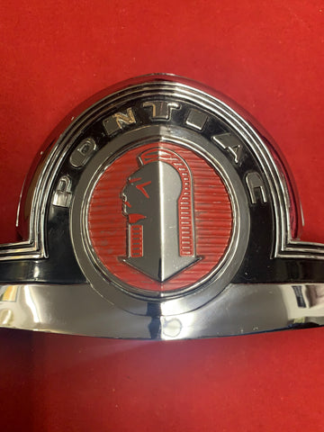 1946 PONTIAC NOS HOOD EMBLEM